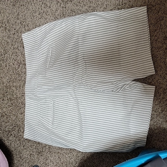 Nwt size 24w white and tan stripes shorts. - Picture 2 of 2